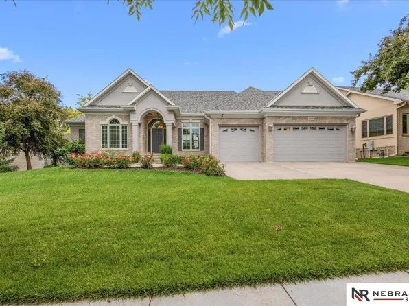9030 Whispering Wind Rd, Lincoln, NE 68512