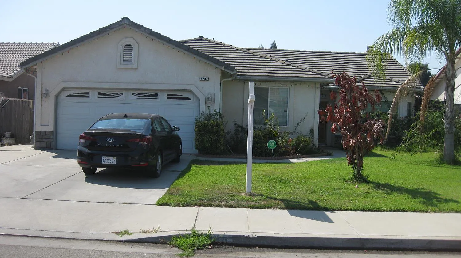 2705 Hicks St photo 1