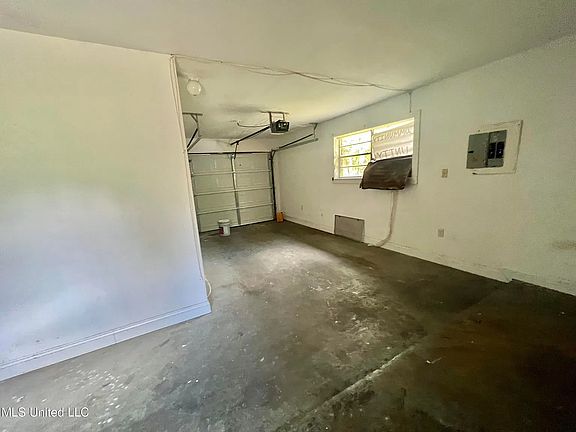 4th image of 114 Deanna St