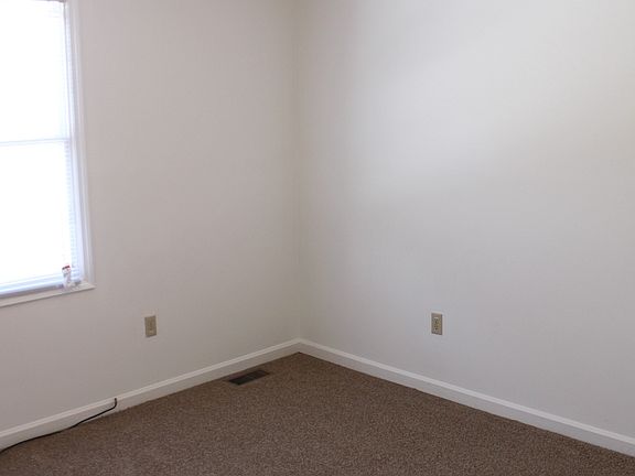 3rd image of 124-126 Henry Ct