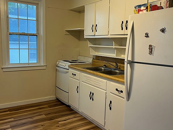 2nd image of 1800 Horseshoe Rd #F