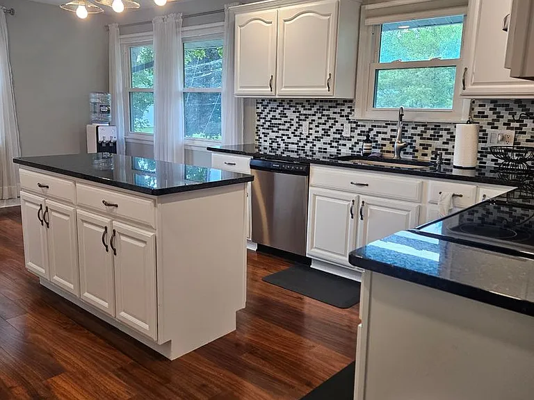 400 Spring Lea Dr — Photo 6