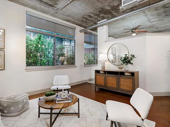 4th image of 840 E Green St Unit 316