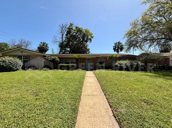 2 Fairway Rd, Jacksonville Beach, FL 32250