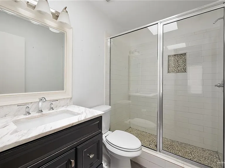 901 Galveston Ave #C — Photo 13