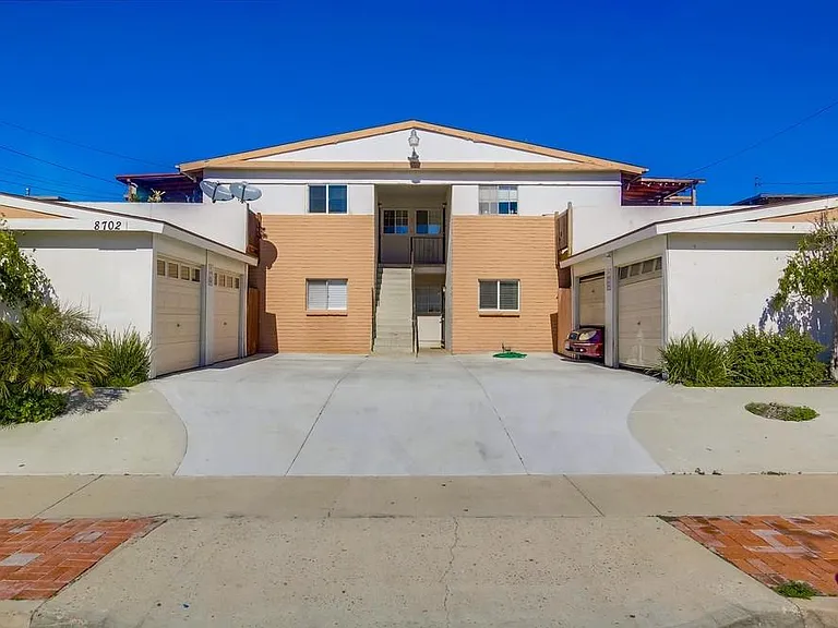 8706 Hurlbut St — Photo 1