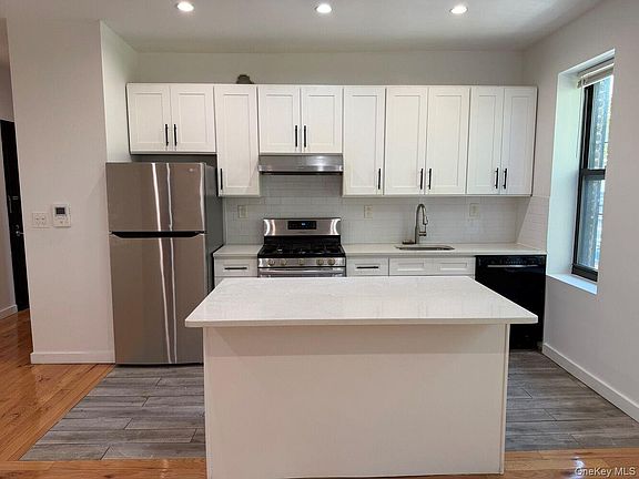 3rd image of 906 Gerard Ave APT 3B