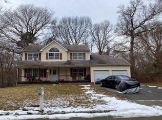 2 Ord Ct, Middle Island, NY 11953