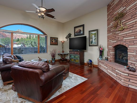 4th image of 2285 Edgewood Drive