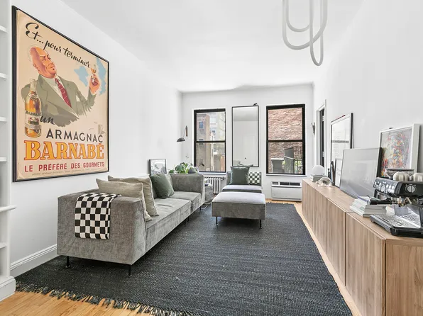 346 Lexington Avenue image 1 of 8