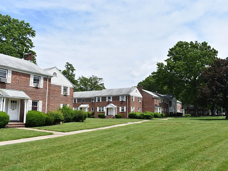 Michael Manor Apartment Homes — Photo 17