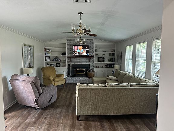 4th image of 504 Willow St