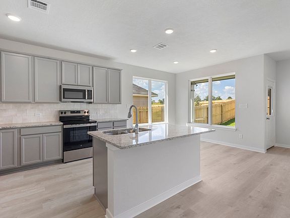 5th image of 611 Rockbridge Dr