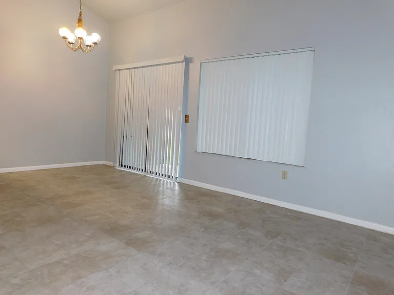 4385 SW 20th Ln — Photo 3