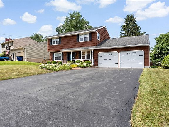 3rd image of 419 Blueberry Ln