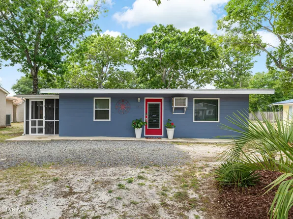 105 NE 3rd Street, Oak Island, NC 28465
