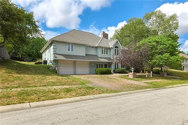 1st image of 424 NE Cambridge Dr