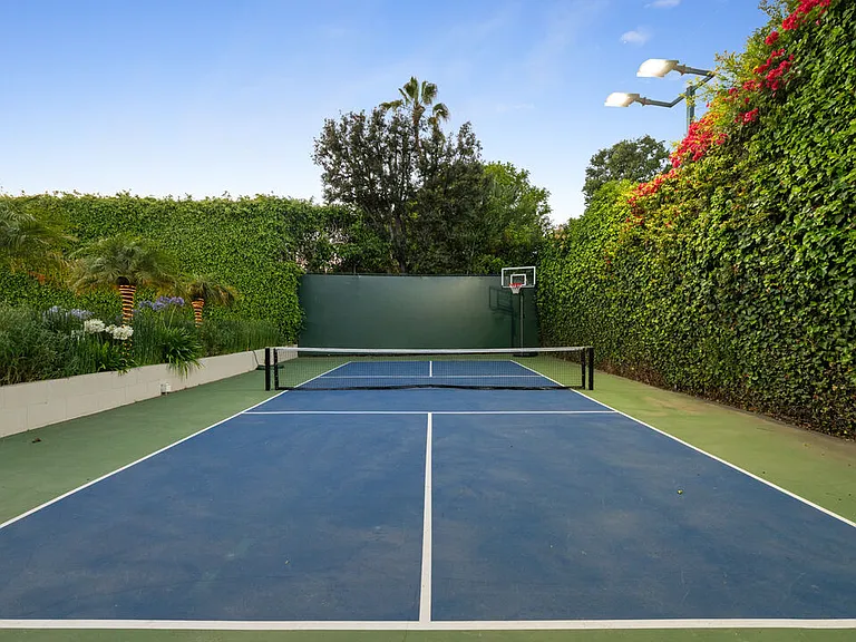 602 N Whittier Dr — Photo 37