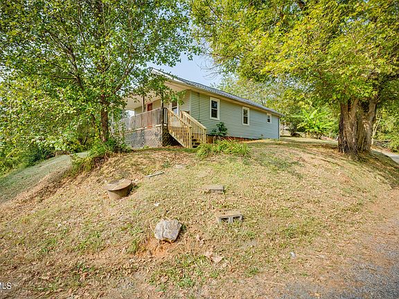 2nd image of 221 Woodland Ln