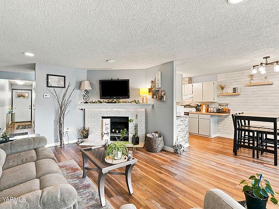 2nd image of 701 S 38th Ave APT 6
