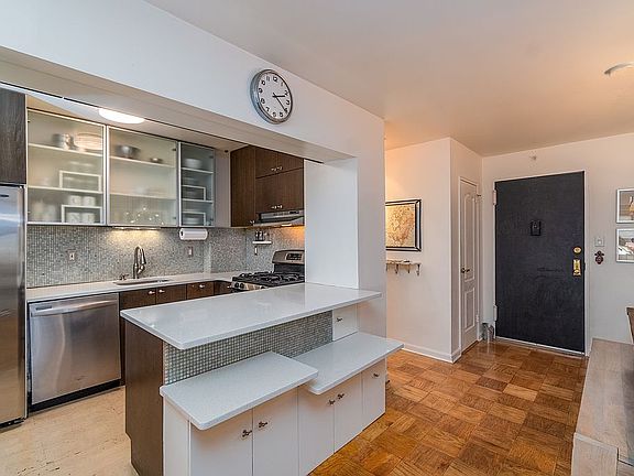 5th image of 225 Saint Pauls Ave APT 2J