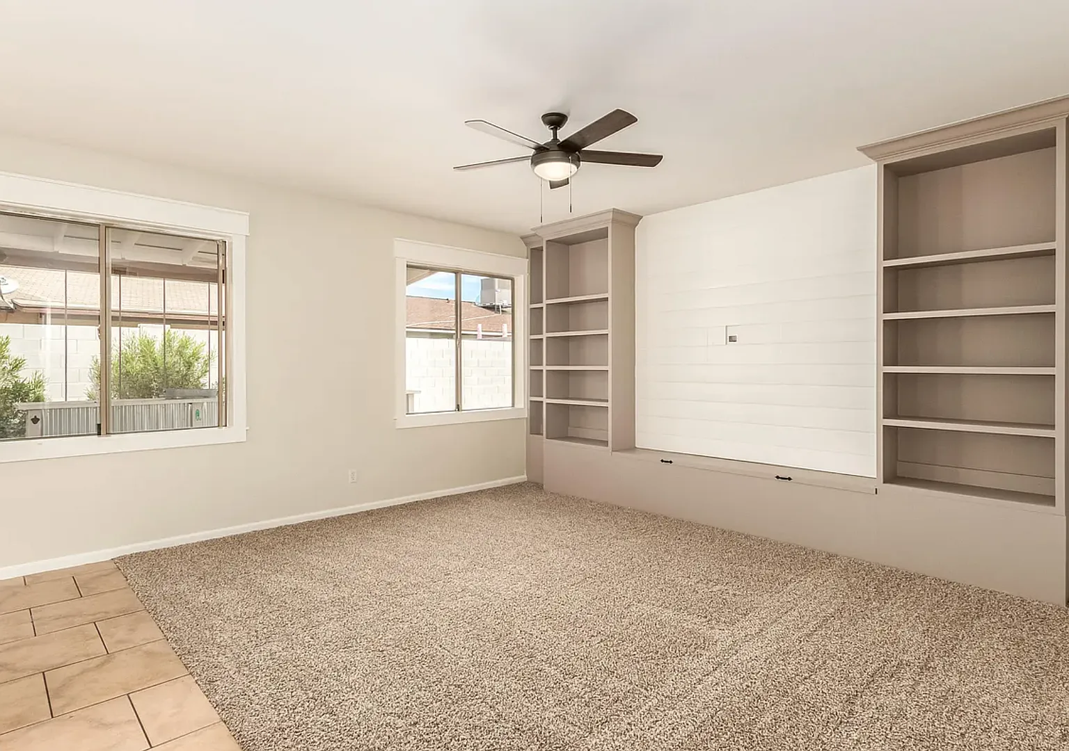 Beautifully Maintained 3-Bedroom Home with RV Gate Near the Superstition Mountains — Photo 2
