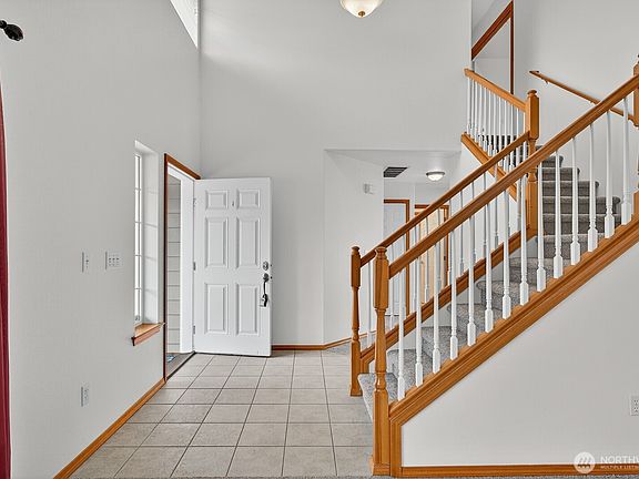 3rd image of 3705 73rd Drive NE