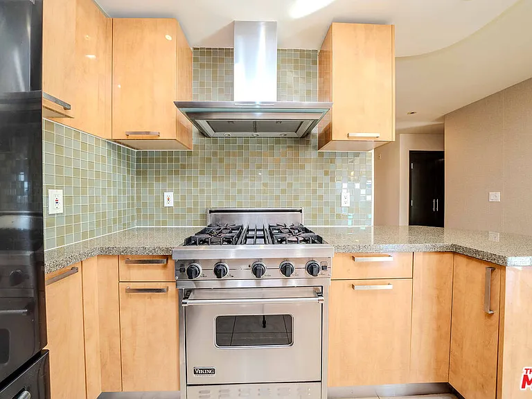 702 S Serrano Ave #501 — Photo 8