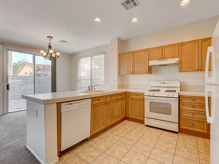 9215 Horseshoe Basin Ave — Photo 18