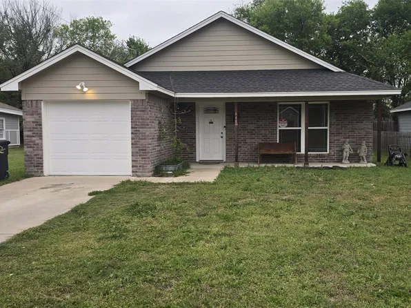 448 Chase Ave, Cleburne, TX 76031