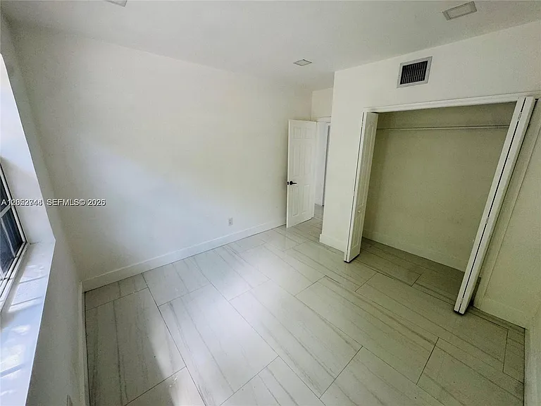 516 La Villa Dr — Photo 11