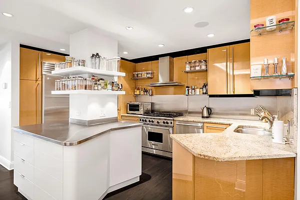 Sold by Sotheby's International Realty | media 6