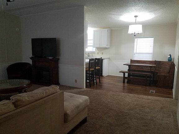 4th image of 9 Madison Dr