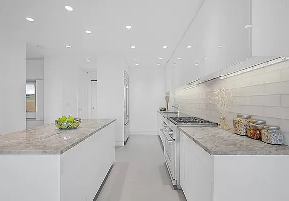 4th image of 101 W 79th St #10FG