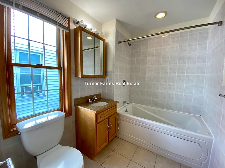 241 W 3rd St #2A — Photo 23