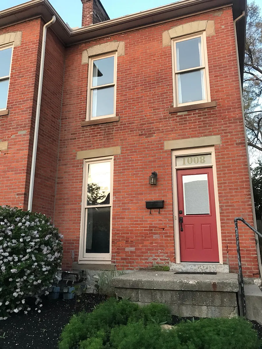 Building Photo - 1008 Summit St