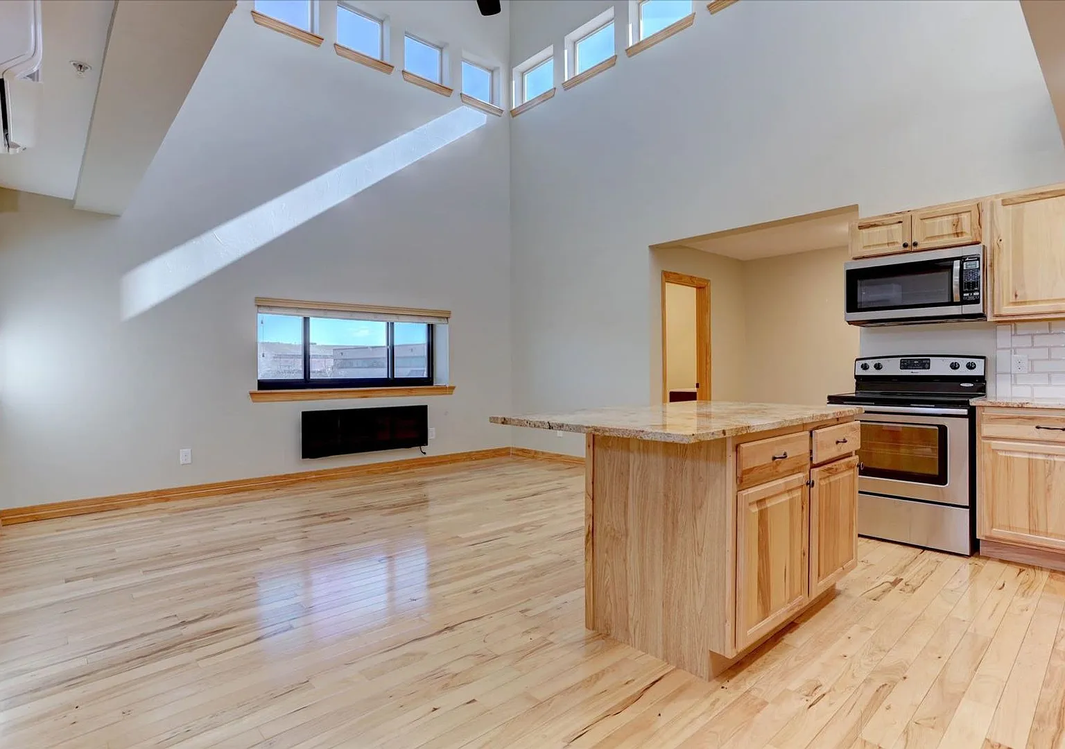 Caretaker Unit Available, Utilities Included, Mountain Views! — Photo 3