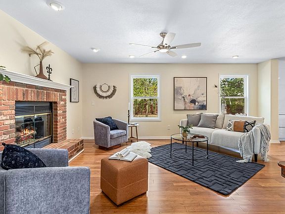 2nd image of 1124 White Oak Ct
