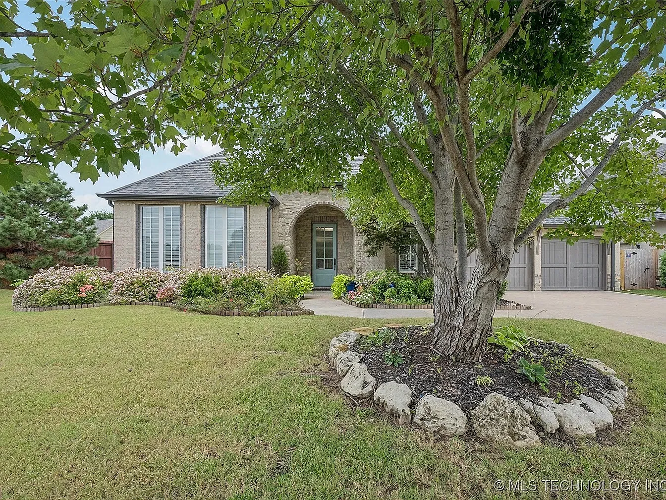 4 bed, 2772 sqft, $3,400 — Photo 1