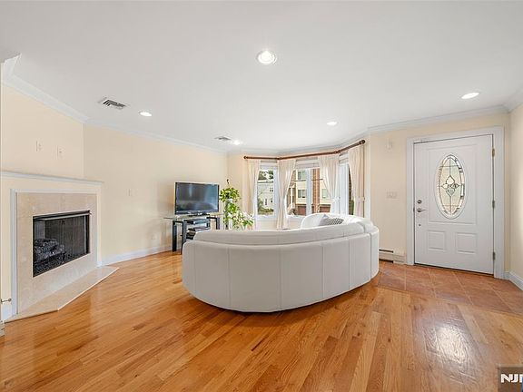 3rd image of 233 Knox Ave #C0001