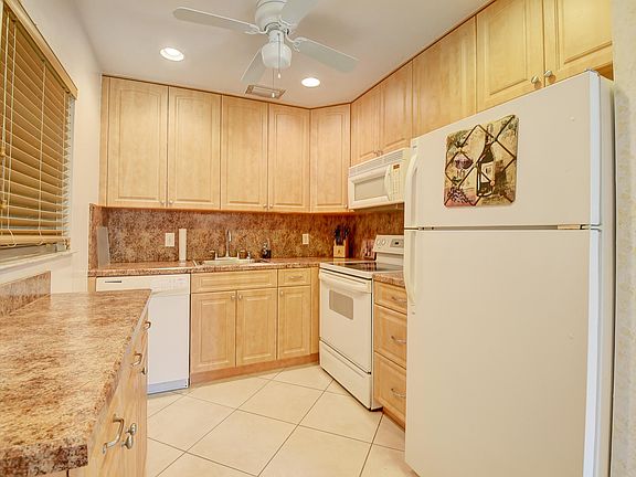 3rd image of 141 Valencia F #141
