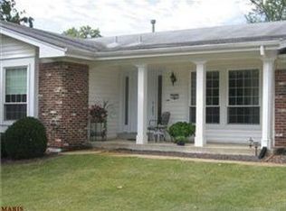 307 High Meadows Dr, Ballwin, MO