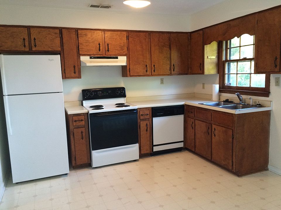 Open kitchen with lots of counter space!