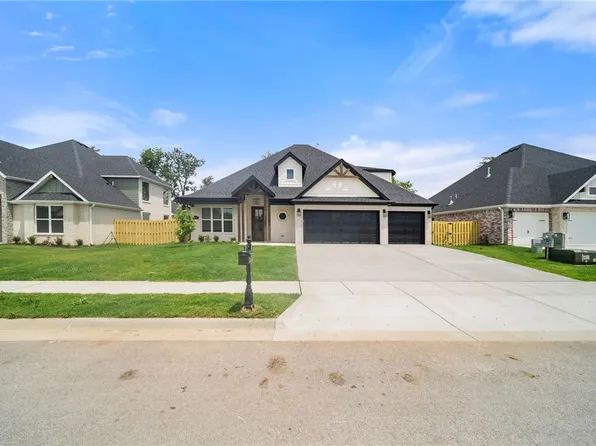 1330 Josephine Dr, Centerton, AR 72719