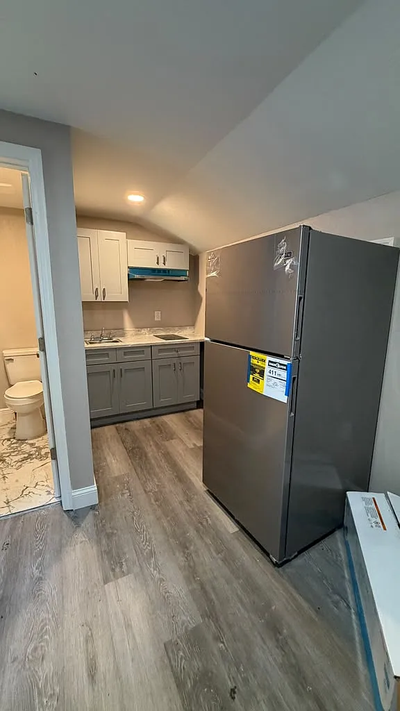 Studio, $750 — Photo 2