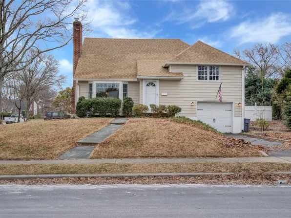 1 Roxbury Road, Port Washington, NY 11050