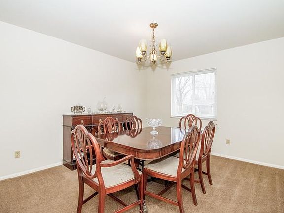 3rd image of 5723 Shadow Oaks Pl