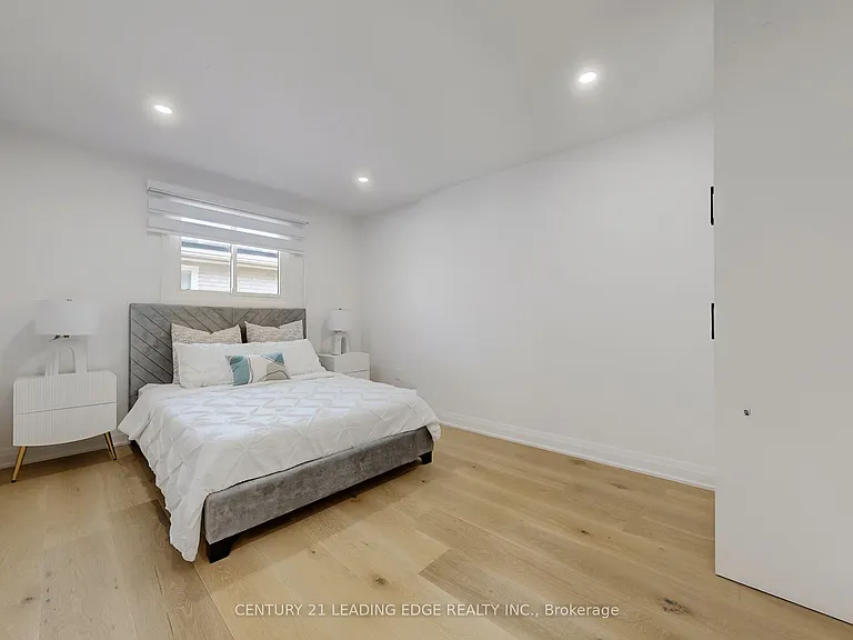2240 Springfield Ct — Photo 20