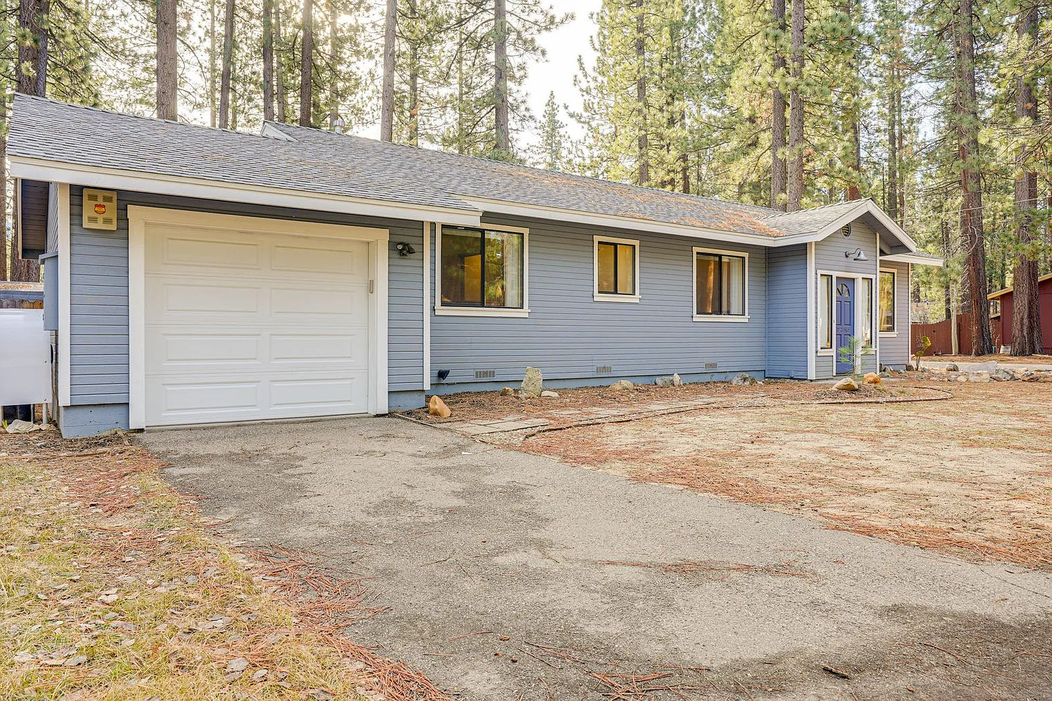 3 bed, 2.0 bath, 1410 sqft, $4,121 — Photo 2