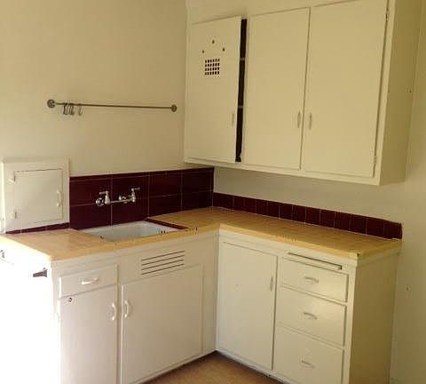 Kitchen, there is room for table. Refrigerator and water hea